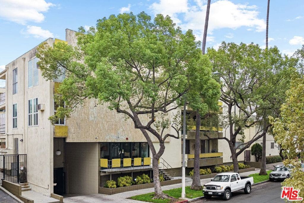 320 S Gramercy Place, #105, Los Angeles, CA 90020 320 S Gramercy Place, #105, Los Angeles, CA 90020