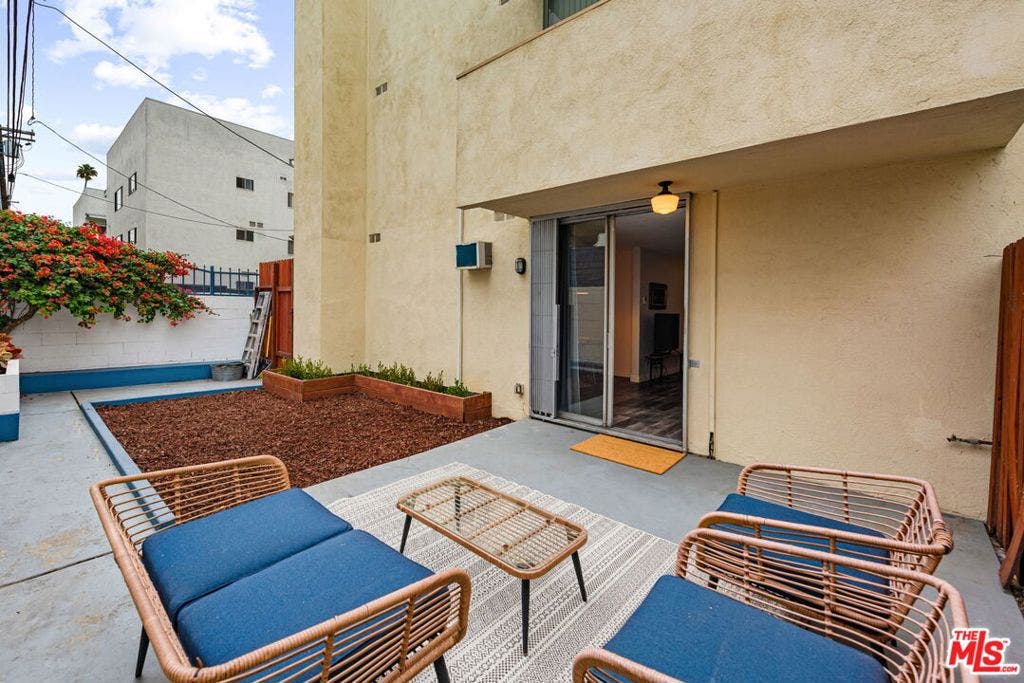 320 S Gramercy Place, #105, Los Angeles, CA 90020 320 S Gramercy Place, #105, Los Angeles, CA 90020