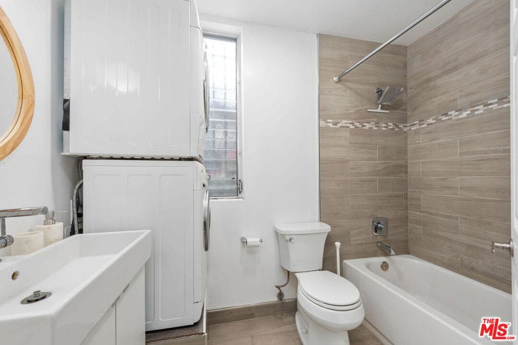 320 S Gramercy Place, #105, Los Angeles, CA 90020 320 S Gramercy Place, #105, Los Angeles, CA 90020