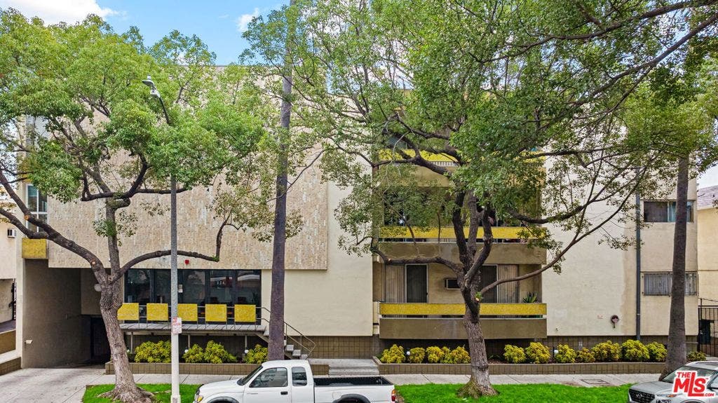320 S Gramercy Place, #105, Los Angeles, CA 90020 320 S Gramercy Place, #105, Los Angeles, CA 90020