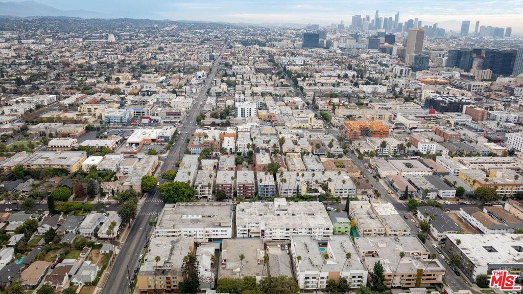 320 S Gramercy Place, #105, Los Angeles, CA 90020 320 S Gramercy Place, #105, Los Angeles, CA 90020