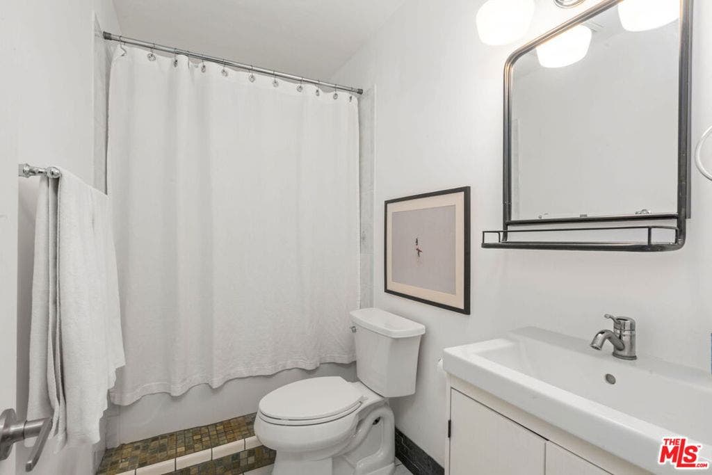 320 S Gramercy Place, #105, Los Angeles, CA 90020 320 S Gramercy Place, #105, Los Angeles, CA 90020