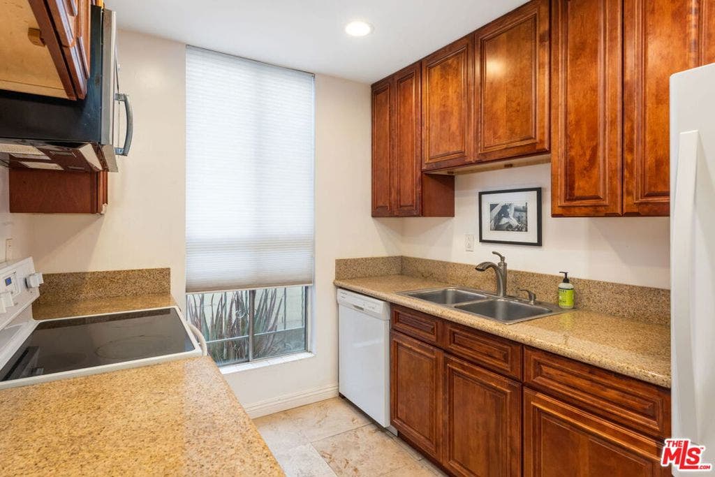 320 S Gramercy Place, #105, Los Angeles, CA 90020 320 S Gramercy Place, #105, Los Angeles, CA 90020