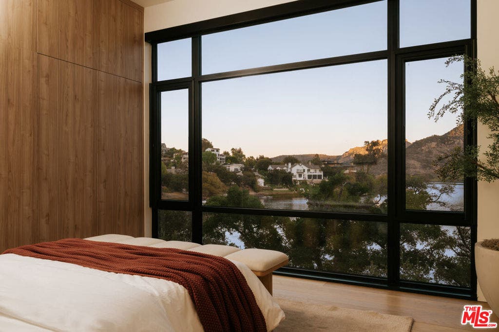 93 Lake Sherwood Drive, Westlake Village, CA 91361