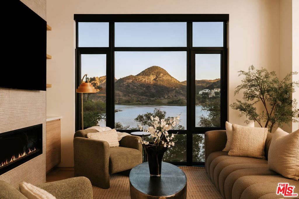 93 Lake Sherwood Drive, Westlake Village, CA 91361