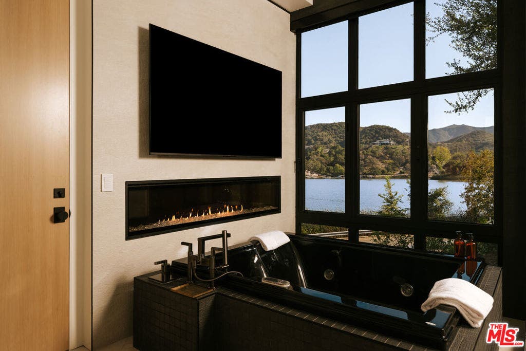 93 Lake Sherwood Drive, Westlake Village, CA 91361