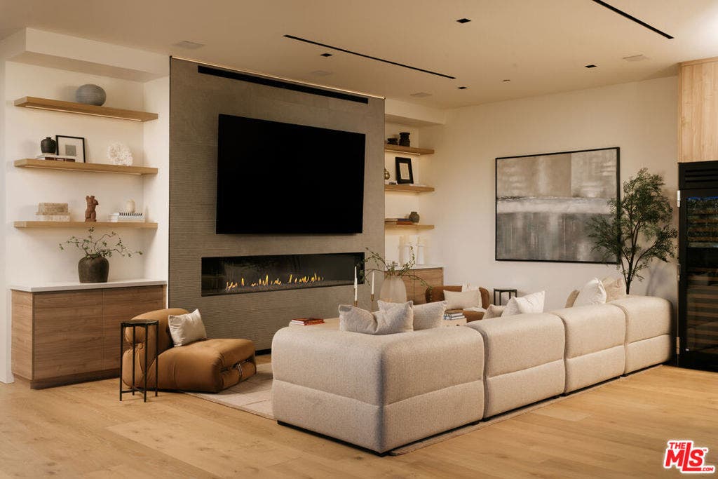 93 Lake Sherwood Drive, Westlake Village, CA 91361