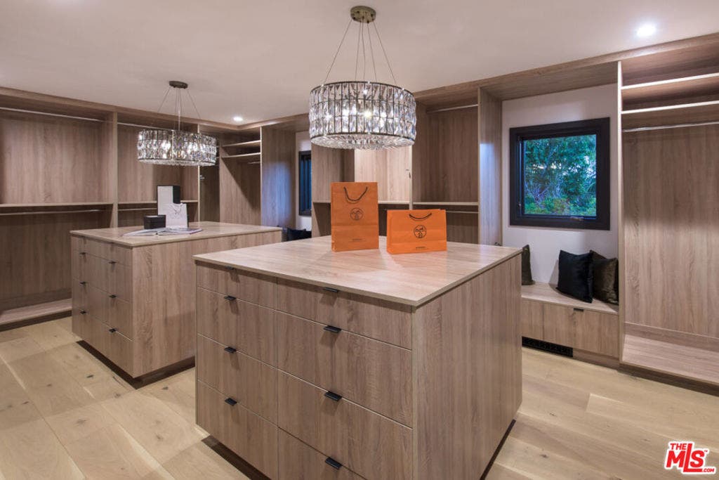 1378 N DOHENY Drive, Los Angeles, CA 90069