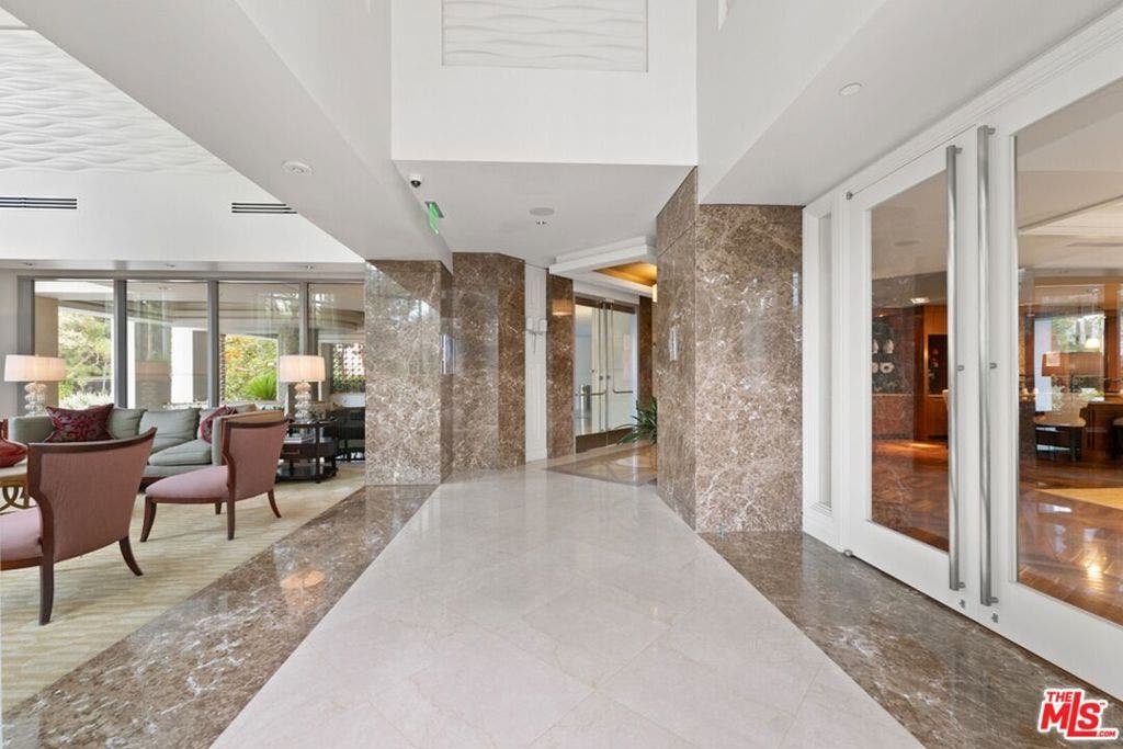 10700 Wilshire Boulevard, #209, Los Angeles, CA 90024 Lobby Salon