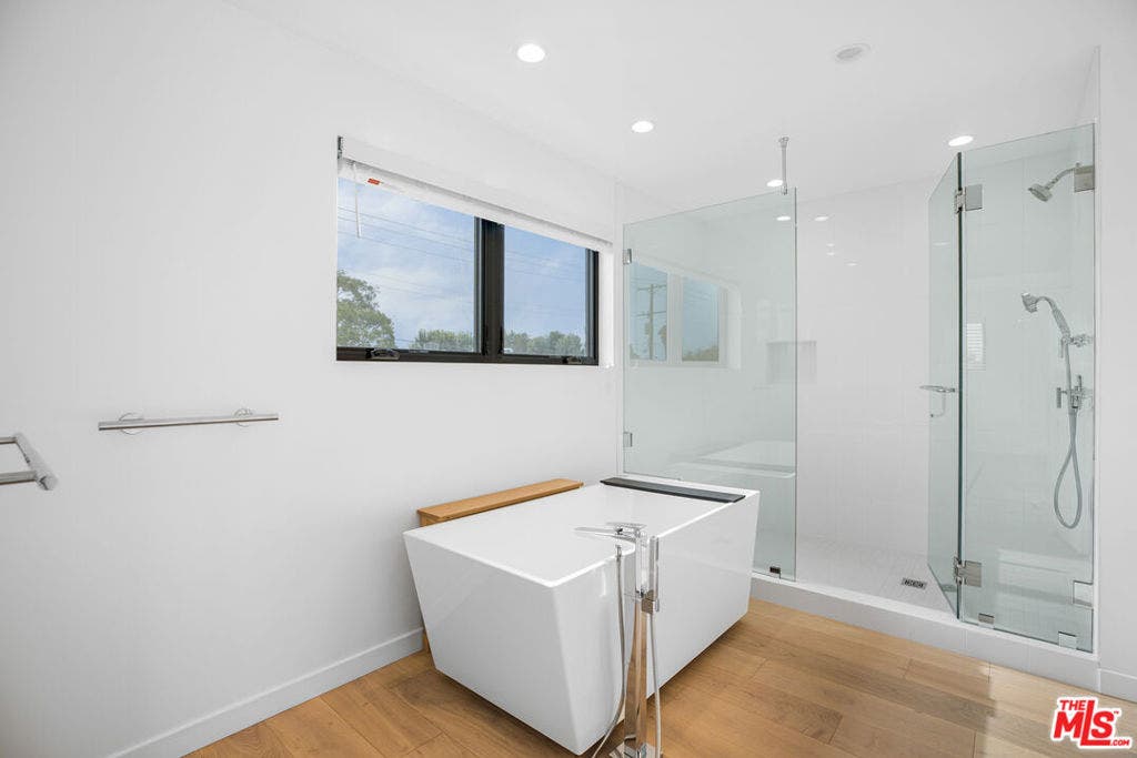 622 Brooks Avenue, Venice, CA 90291 622 Brooks Avenue, Venice, CA 90291