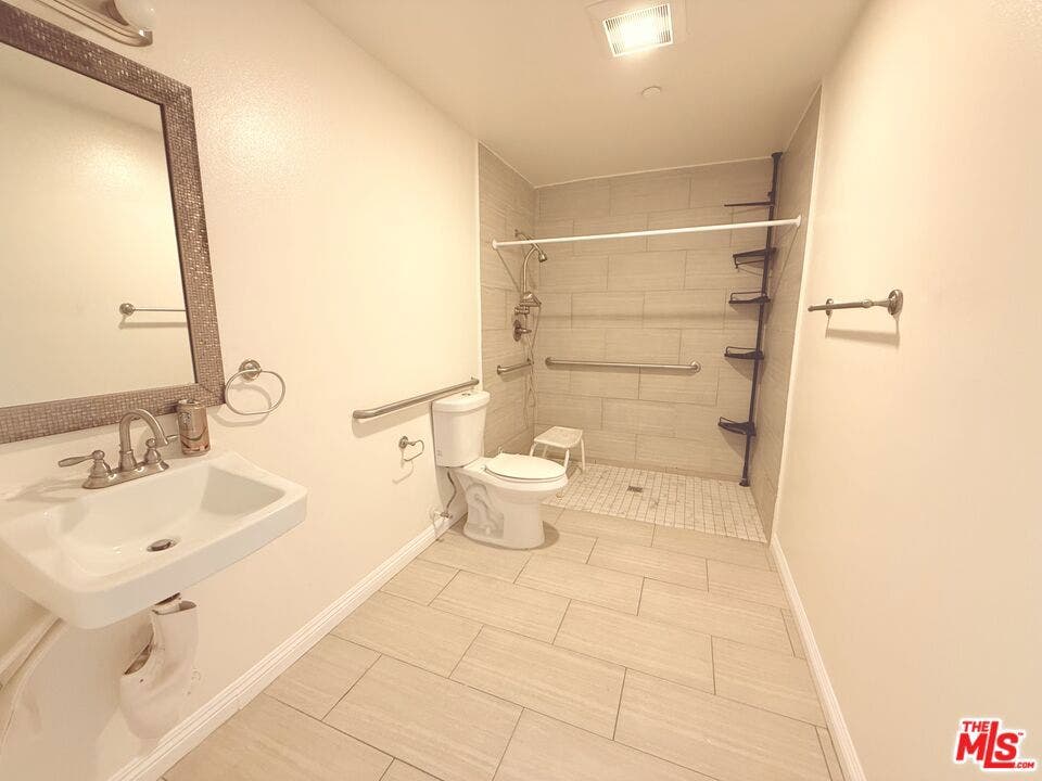 1745 W Vernon Avenue, #3, Los Angeles, CA 90062 1745 W Vernon Avenue, #3, Los Angeles, CA 90062