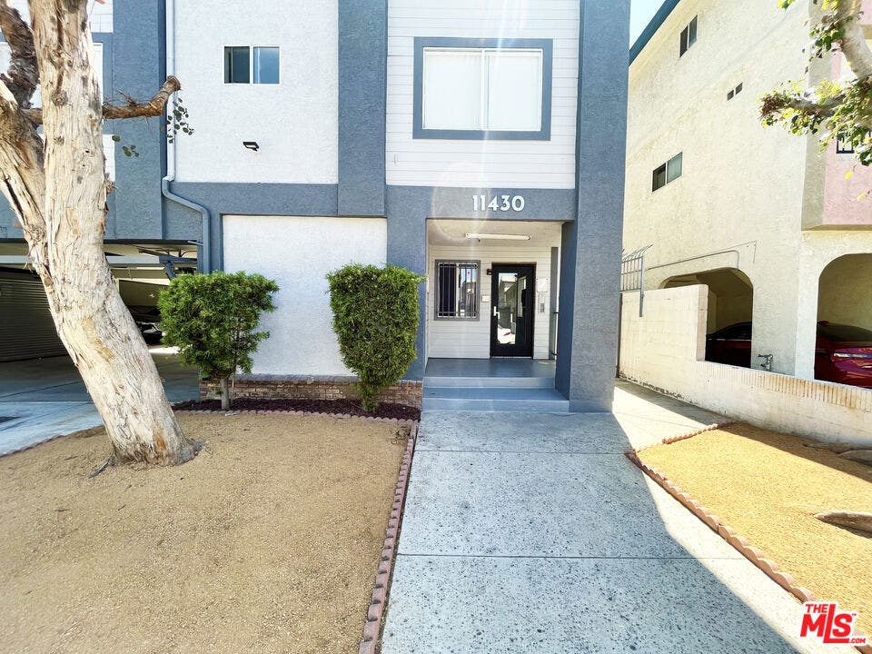 11430 Cedar Avenue, #7, Hawthorne, CA 90250 11430 Cedar Avenue, #7, Hawthorne, CA 90250