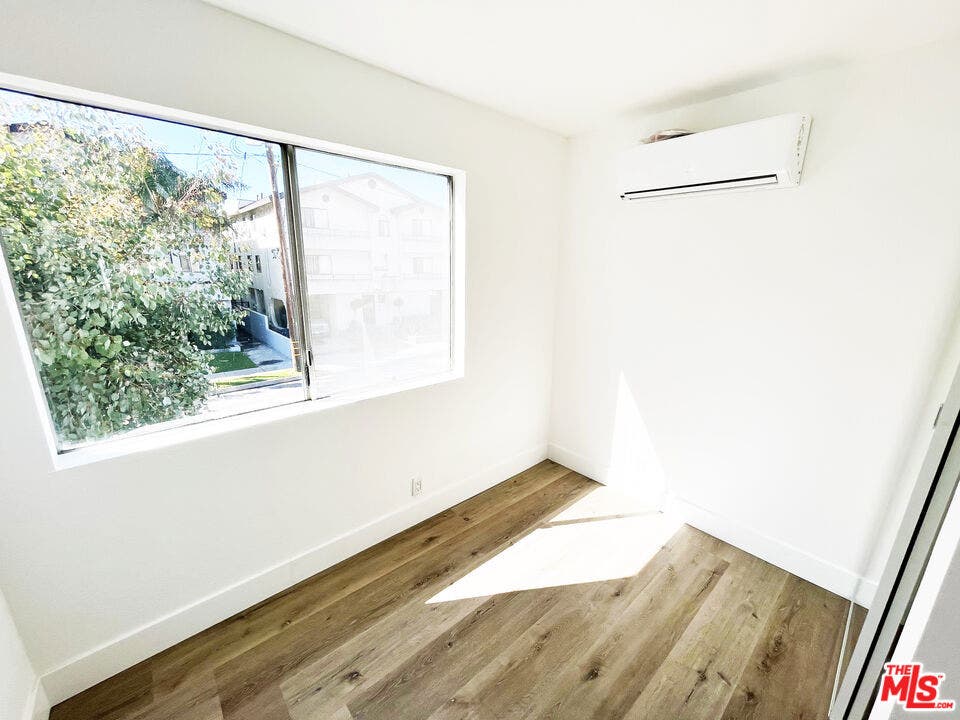 11430 Cedar Avenue, #7, Hawthorne, CA 90250 11430 Cedar Avenue, #7, Hawthorne, CA 90250