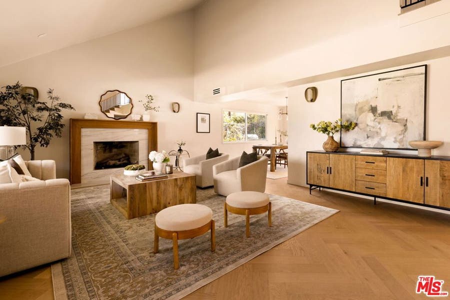 Property photo for 22460 Cairnloch Street, Calabasas, CA