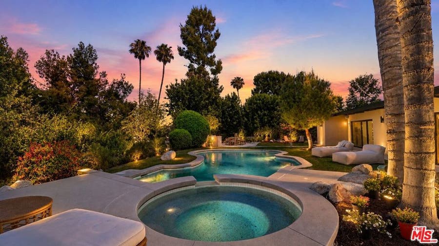 Property photo for 5576 El Canon Avenue, Woodland Hills, CA