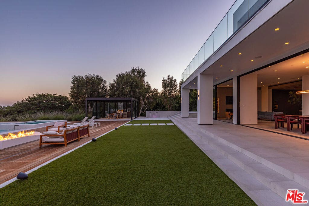 27715 Pacific Coast Highway, Malibu, CA 90265 27715 Pacific Coast Highway, Malibu, CA 90265