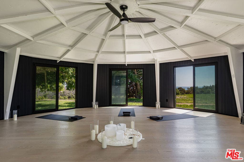 27715 Pacific Coast Highway, Malibu, CA 90265 27715 Pacific Coast Highway, Malibu, CA 90265