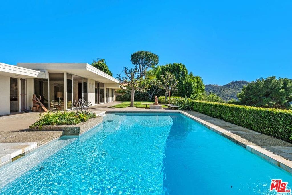 3031 Elvido Drive, Los Angeles, CA 90049 3031 Elvido Drive, Los Angeles, CA 90049
