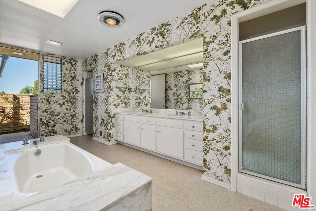 3031 Elvido Drive, Los Angeles, CA 90049 3031 Elvido Drive, Los Angeles, CA 90049