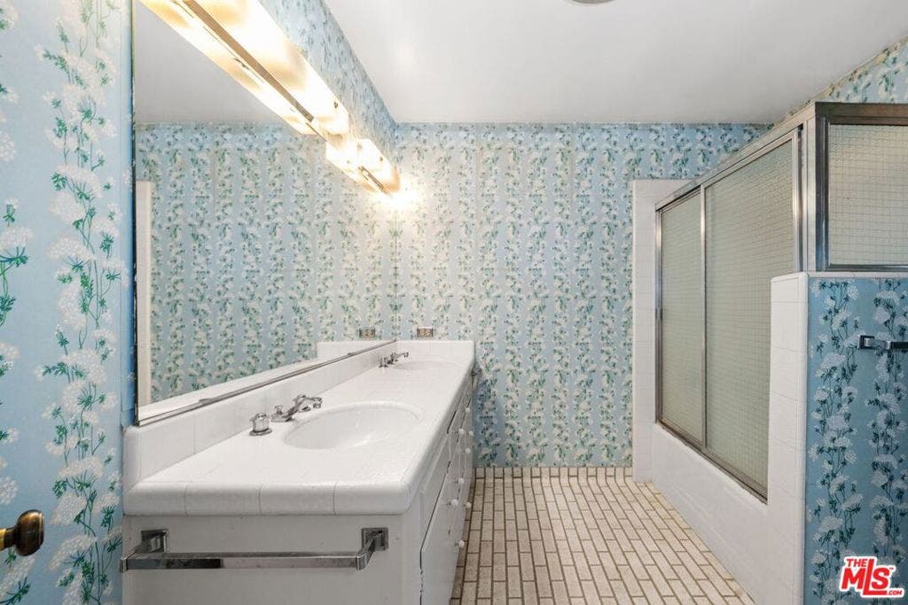 3031 Elvido Drive, Los Angeles, CA 90049 3031 Elvido Drive, Los Angeles, CA 90049