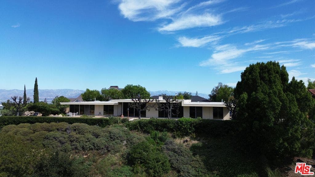 3031 Elvido Drive, Los Angeles, CA 90049 3031 Elvido Drive, Los Angeles, CA 90049