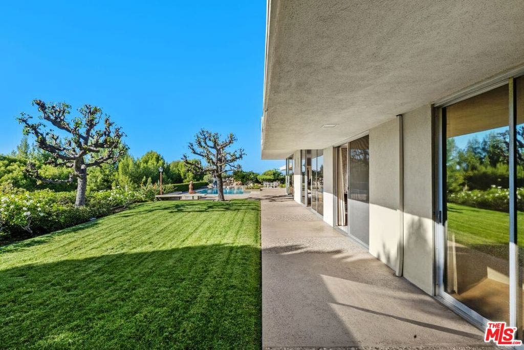 3031 Elvido Drive, Los Angeles, CA 90049 3031 Elvido Drive, Los Angeles, CA 90049