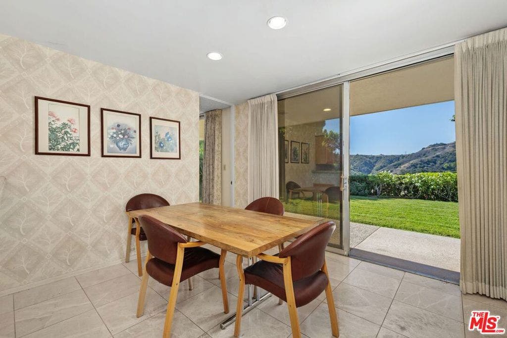 3031 Elvido Drive, Los Angeles, CA 90049 3031 Elvido Drive, Los Angeles, CA 90049