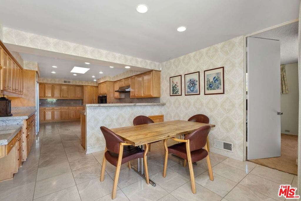 3031 Elvido Drive, Los Angeles, CA 90049 3031 Elvido Drive, Los Angeles, CA 90049
