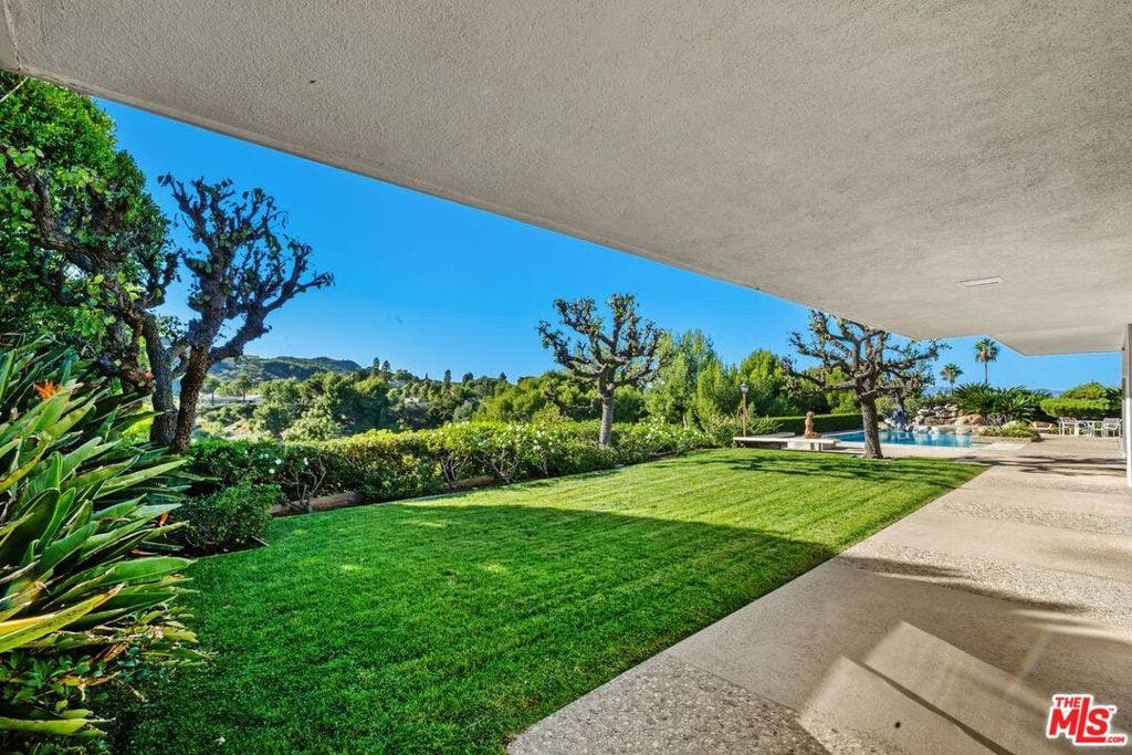 3031 Elvido Drive, Los Angeles, CA 90049 3031 Elvido Drive, Los Angeles, CA 90049