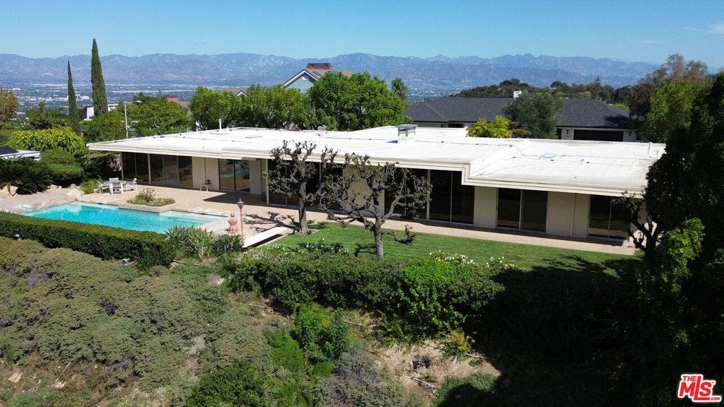 3031 Elvido Drive, Los Angeles, CA 90049 3031 Elvido Drive, Los Angeles, CA 90049