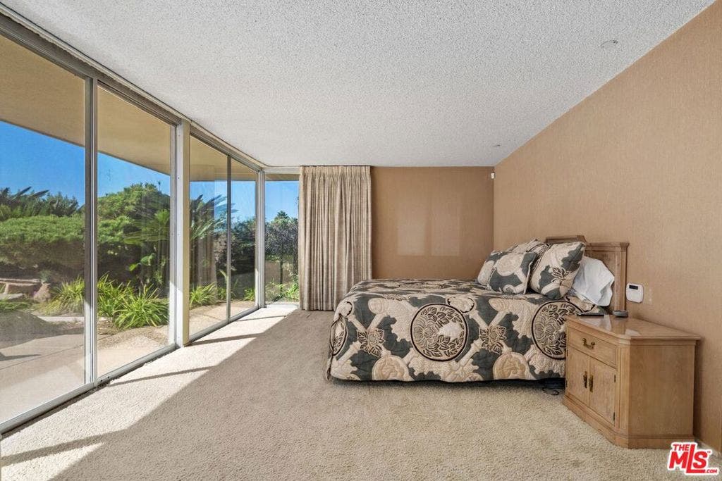 3031 Elvido Drive, Los Angeles, CA 90049 3031 Elvido Drive, Los Angeles, CA 90049