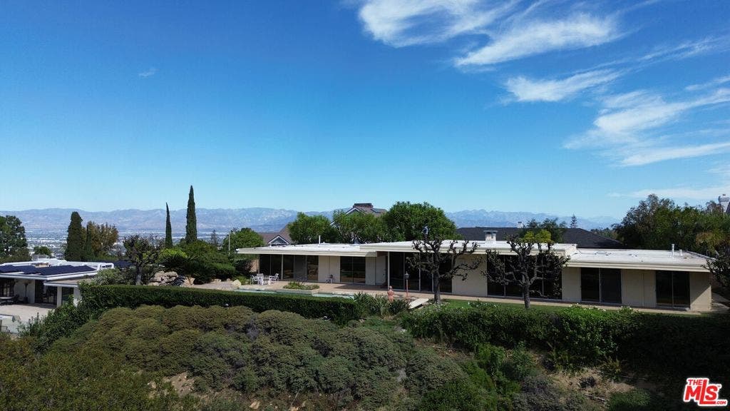 3031 Elvido Drive, Los Angeles, CA 90049 3031 Elvido Drive, Los Angeles, CA 90049