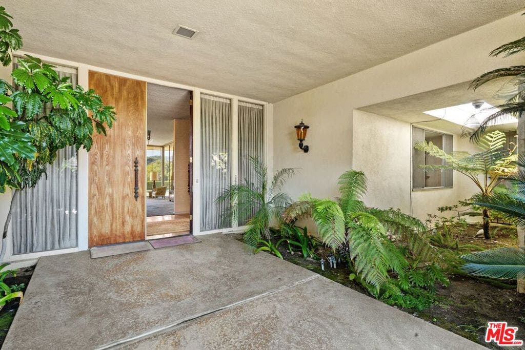 3031 Elvido Drive, Los Angeles, CA 90049 3031 Elvido Drive, Los Angeles, CA 90049
