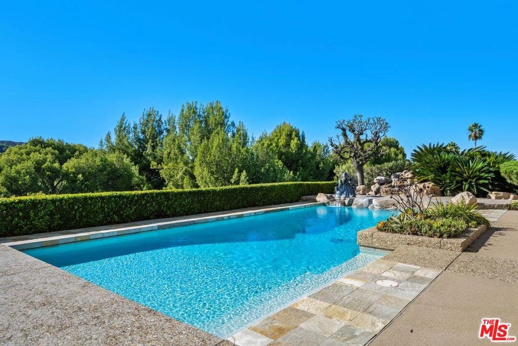 3031 Elvido Drive, Los Angeles, CA 90049 3031 Elvido Drive, Los Angeles, CA 90049