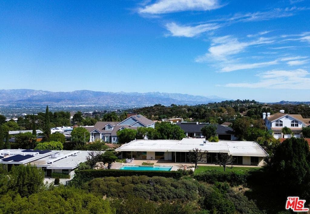 3031 Elvido Drive, Los Angeles, CA 90049 3031 Elvido Drive, Los Angeles, CA 90049