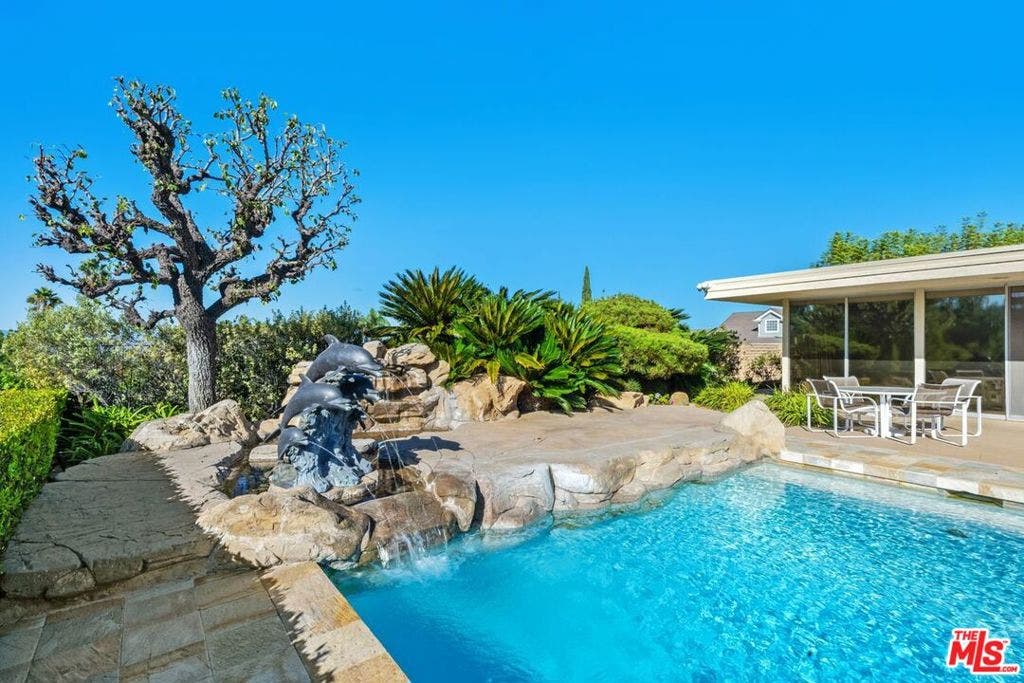 3031 Elvido Drive, Los Angeles, CA 90049 3031 Elvido Drive, Los Angeles, CA 90049