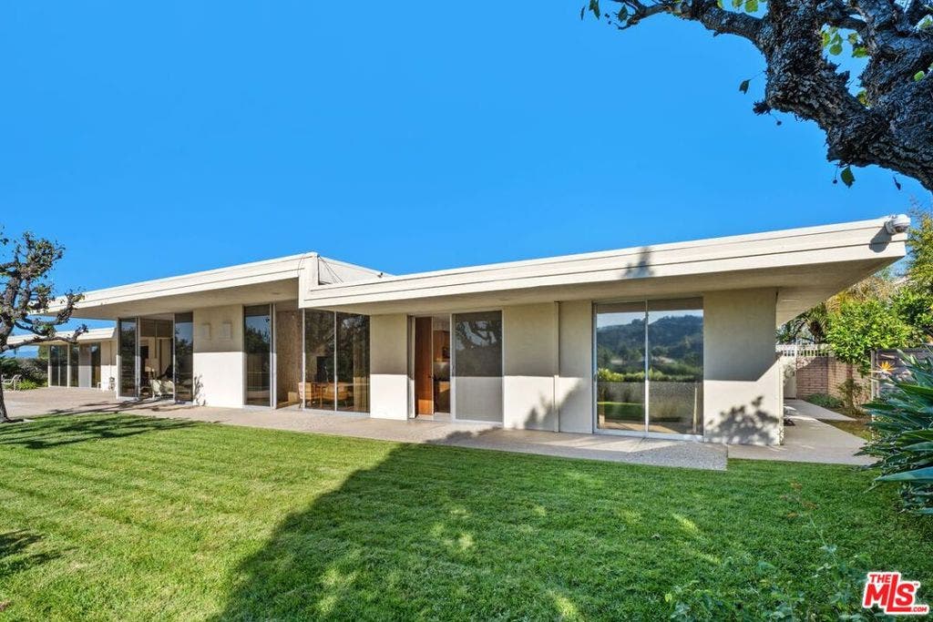 3031 Elvido Drive, Los Angeles, CA 90049 3031 Elvido Drive, Los Angeles, CA 90049