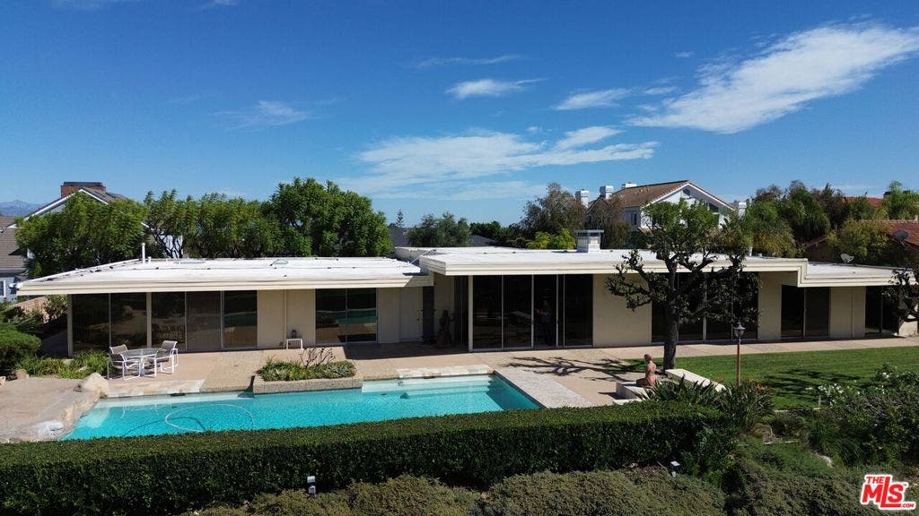 3031 Elvido Drive, Los Angeles, CA 90049 3031 Elvido Drive, Los Angeles, CA 90049