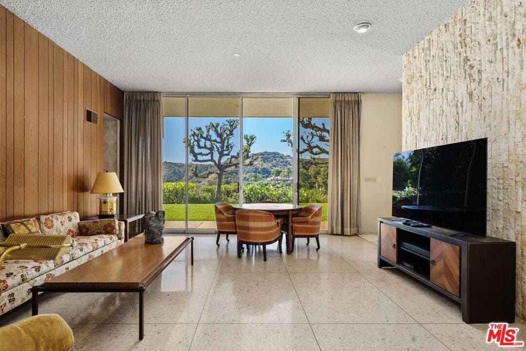 3031 Elvido Drive, Los Angeles, CA 90049 3031 Elvido Drive, Los Angeles, CA 90049