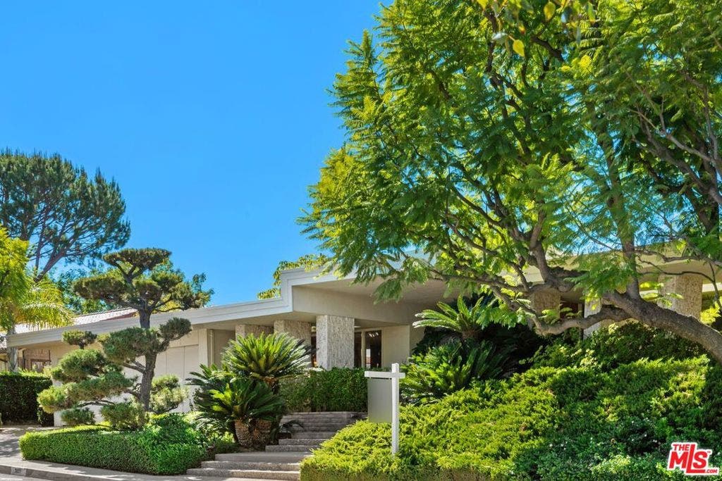 3031 Elvido Drive, Los Angeles, CA 90049 3031 Elvido Drive, Los Angeles, CA 90049