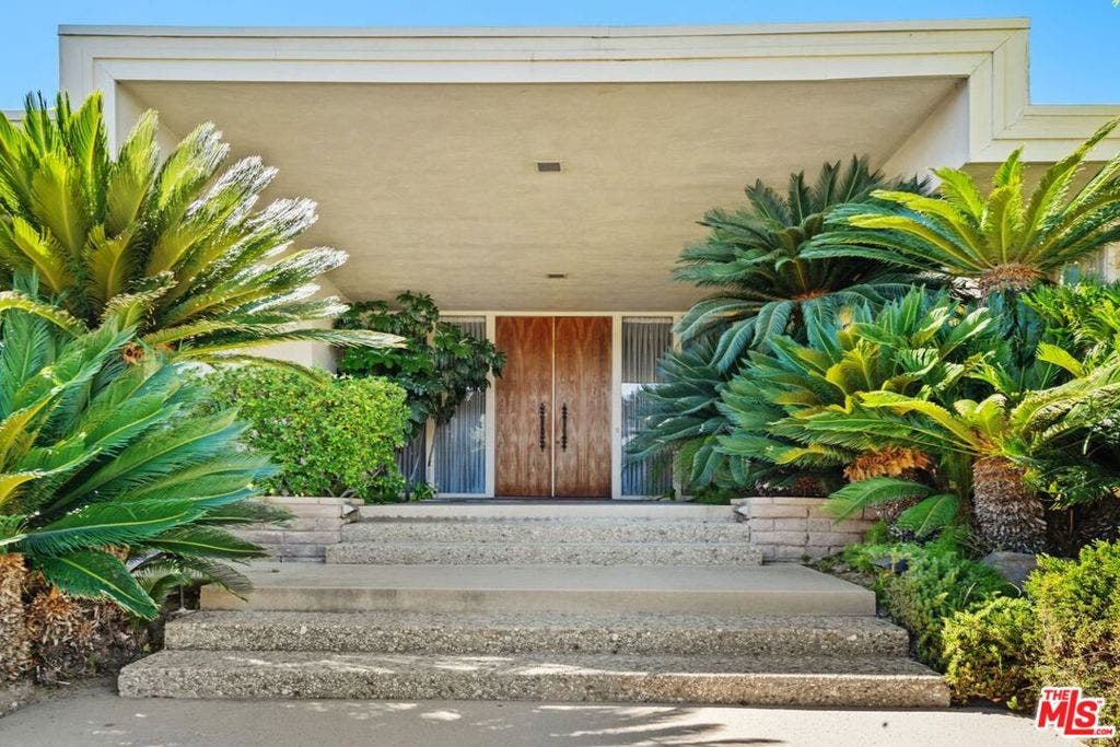3031 Elvido Drive, Los Angeles, CA 90049 3031 Elvido Drive, Los Angeles, CA 90049