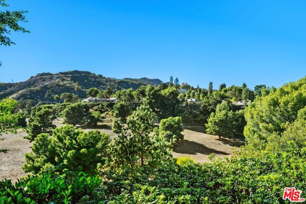 3031 Elvido Drive, Los Angeles, CA 90049 3031 Elvido Drive, Los Angeles, CA 90049