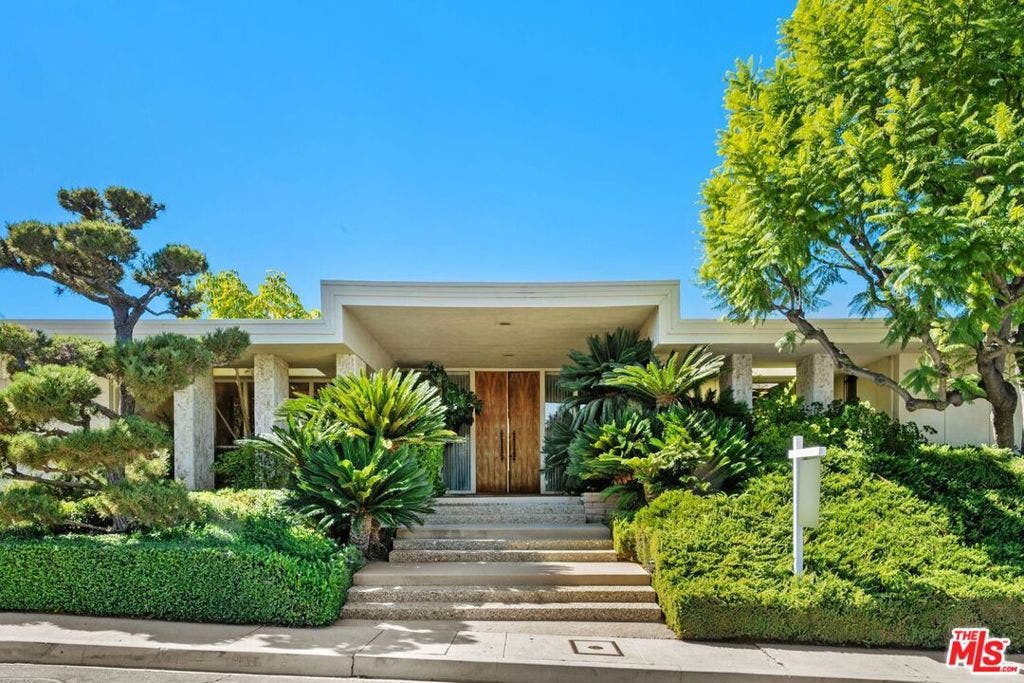 3031 Elvido Drive, Los Angeles, CA 90049 3031 Elvido Drive, Los Angeles, CA 90049