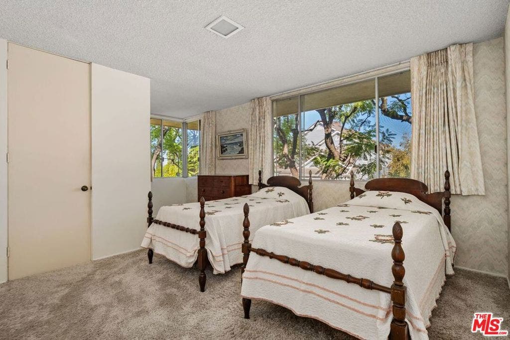 3031 Elvido Drive, Los Angeles, CA 90049 3031 Elvido Drive, Los Angeles, CA 90049
