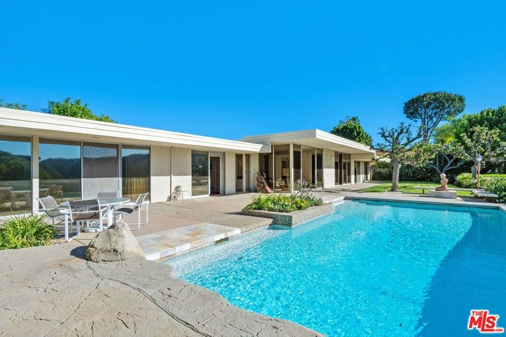 3031 Elvido Drive, Los Angeles, CA 90049 3031 Elvido Drive, Los Angeles, CA 90049