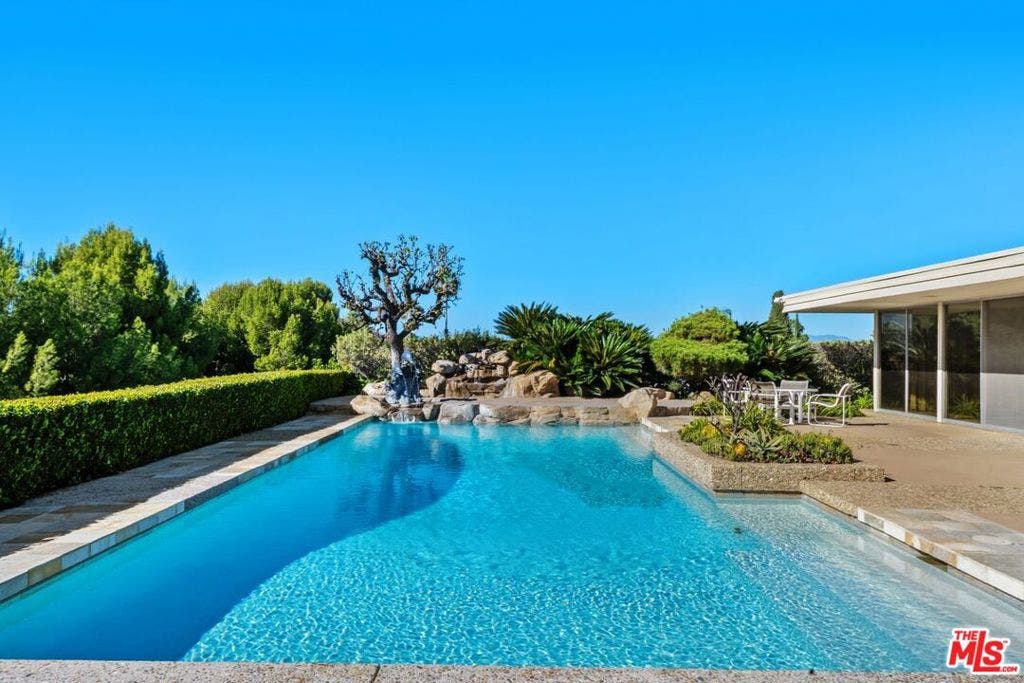 3031 Elvido Drive, Los Angeles, CA 90049 3031 Elvido Drive, Los Angeles, CA 90049