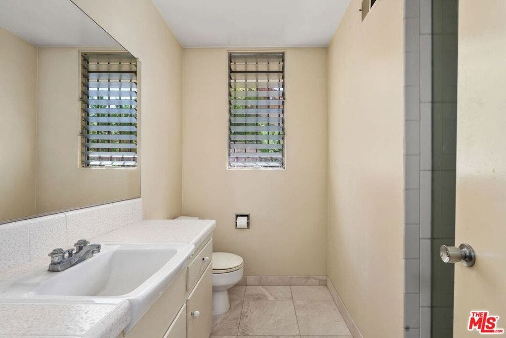 3031 Elvido Drive, Los Angeles, CA 90049 3031 Elvido Drive, Los Angeles, CA 90049