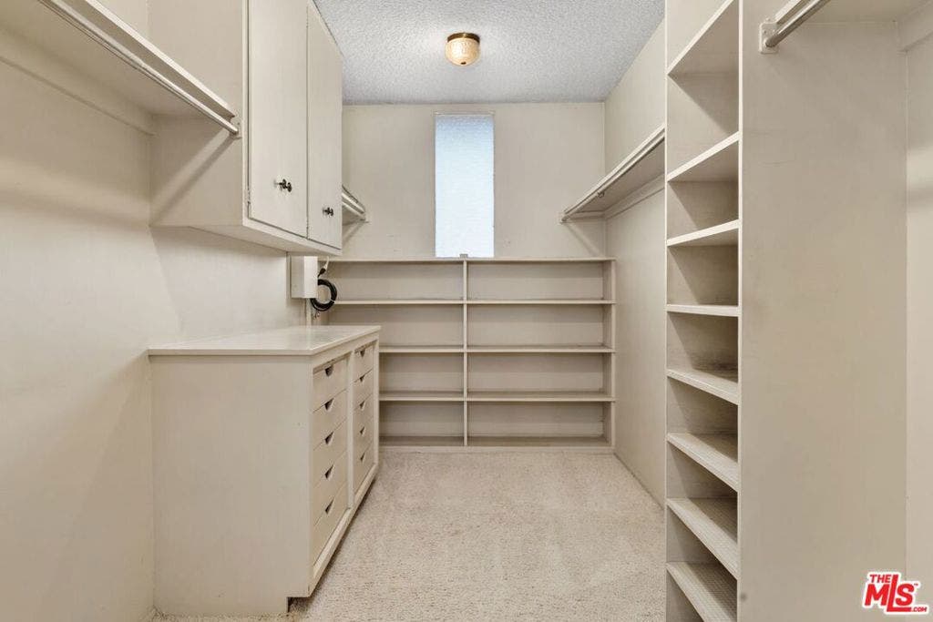 3031 Elvido Drive, Los Angeles, CA 90049 3031 Elvido Drive, Los Angeles, CA 90049