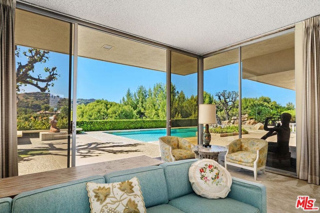 3031 Elvido Drive, Los Angeles, CA 90049 3031 Elvido Drive, Los Angeles, CA 90049