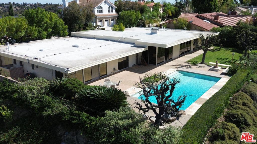 3031 Elvido Drive, Los Angeles, CA 90049 3031 Elvido Drive, Los Angeles, CA 90049